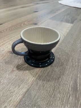 Le Creuset Black Exterior with Cream Ribbed Interior Coffee Dripper